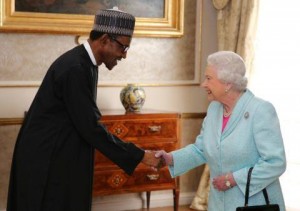 *President Buhari (left) in a handshake with Queen Elizabeth of England at the CHOGM in Malta.