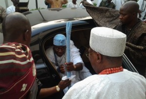 *Ooni alighting from his car as Osile waits to welcome him.