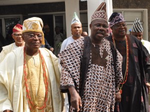 *Amosun (middle) with Alake (left) and Awujale (right) after the meeting.