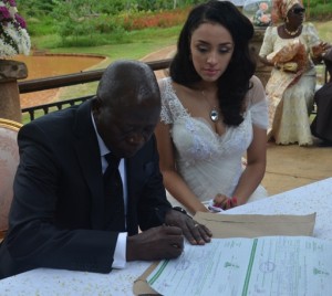 *Oshiomhole and his wife, Lara Fortes, on the wedding day.