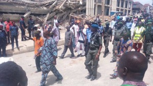 *Amosun arriving the collapsed site.