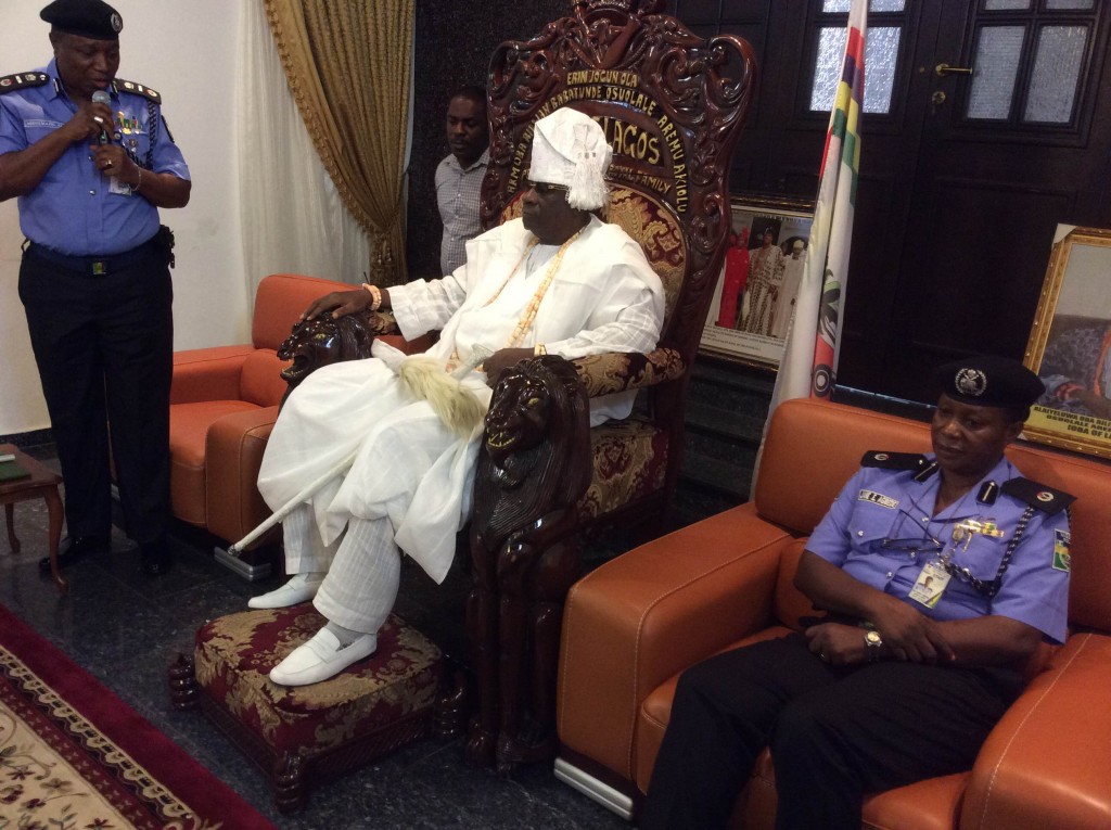 Oba Akiolu receiving Ali and his team to his Lagos palace.