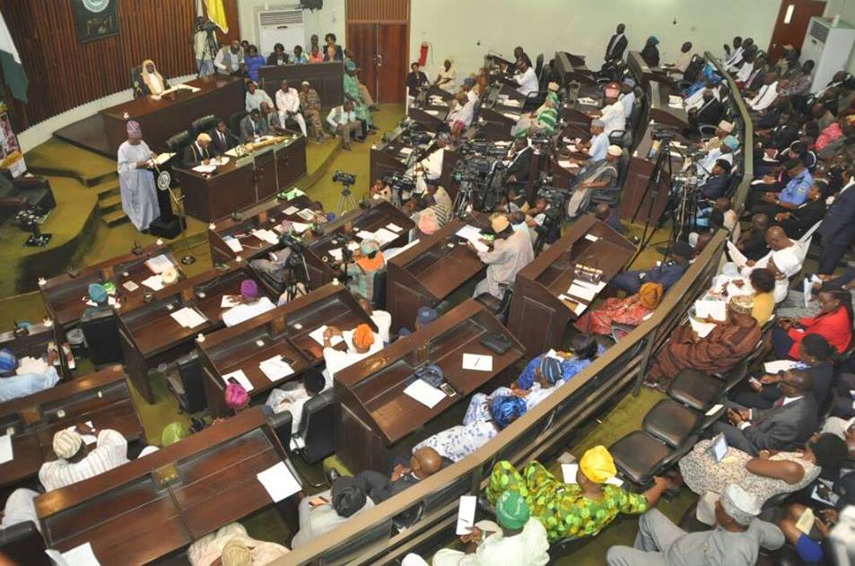 Amosun presenting the budget to the lawmakers while others watch on Tuesday.