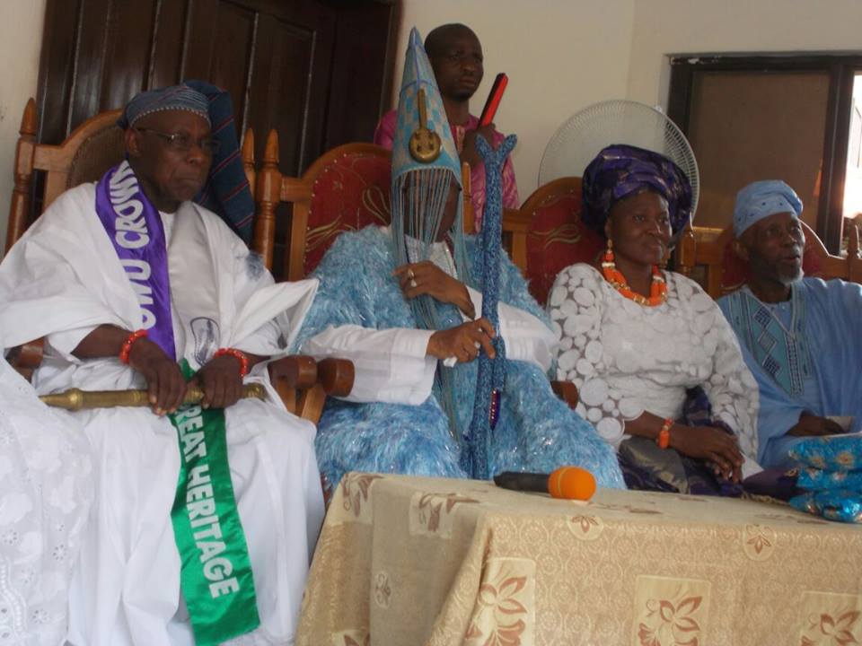 From left are Obasanjo, Oba Dosunmu, his Olori, and Ajibola.