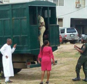 *Ogunlewe (left) about to mount the vehicle to Oba Prison.