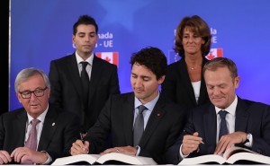 *Prime Minister Justin Trudeau, European Commission President Jean-Claude Junncker and European Council President Donald Tusk sign the Comprehensive Economic and Trade Agreement (CETA) during the European Union-Canada Leaders’ Summit in Brussels, Belgium.