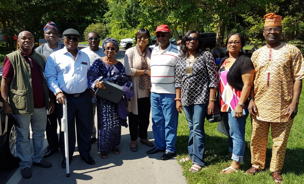 Oba Gbadebo, his wife, SSG Taiwo Adeoluwa and other chiefs at the Niagara Falls.