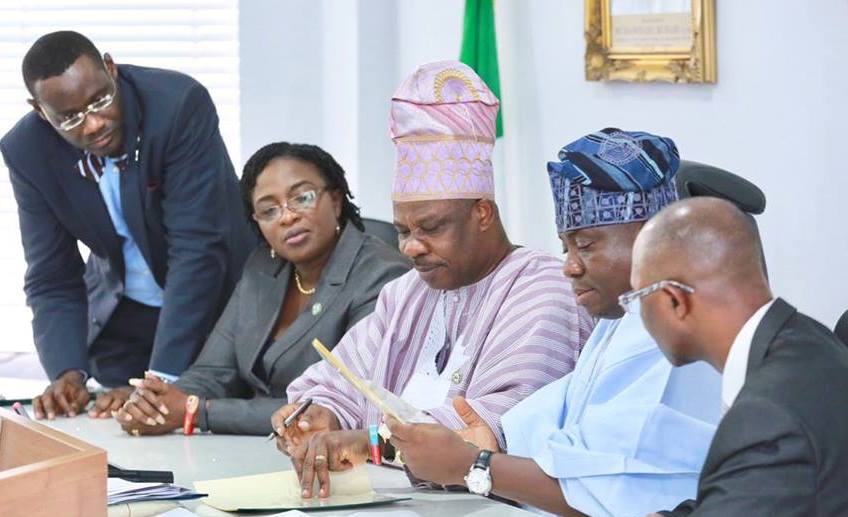 Amosun (middle) with Adekunbi, Mrs. Modupe Mujota, Education, Science and Technology Commissioner and others at the event.