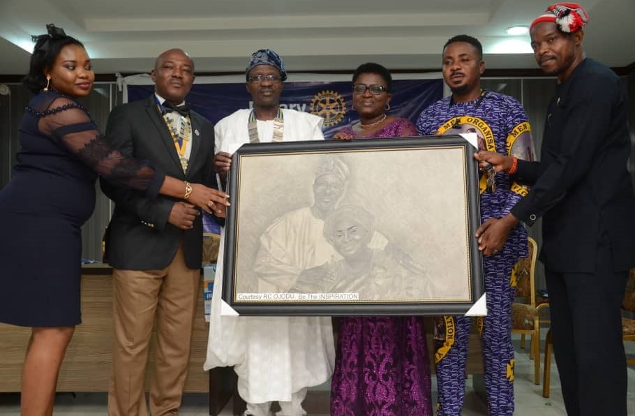 From left are Mrs. Nwagwu, Nwagwu, Sodipo, his wife, immediate Past President Rotarian J.C. Efedi and the Chairman (Project), Rotary Club of Ojodu, Rotarian Chibuike Iwu during the presentation of painting material to District Governor at the event.